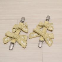 黄ロゴリボンモチーフ付きたくし上げクリップ2個セット