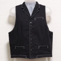 黒ステッチ入りかつらぎベスト