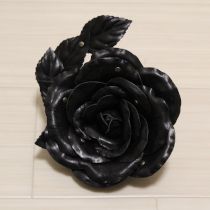 黒革スタッズ薔薇コサージュ
