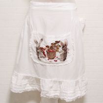 白オータムチェリーとうさぎ刺繍入りローンタブリエ