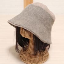 ベージュロゴプレート付きブルトンハット