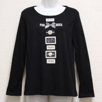 黒ネーム使いロゴTシャツ