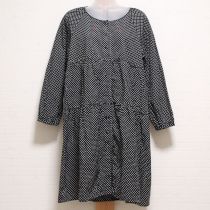 黒ドットロゴ刺繍ワンピース