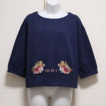 紺エターナルブーケ刺繍トレーナー