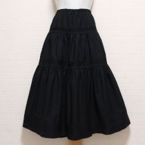 黒ピンタックスカート