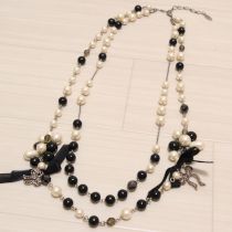 黒系人工パール×リボンチャーム2連ネックレス