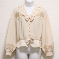 ベージュレース×ピンタックリボンブラウス