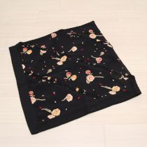 黒フリル使い花柄縮緬ストール