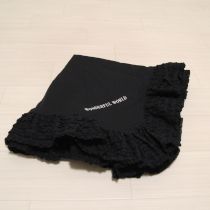 黒ロゴ刺繍入りフリルローンストール