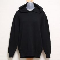 黒フード付きラム混セーター