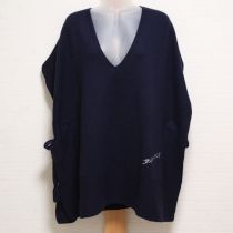 紺ロゴ刺繍ニットポンチョベスト