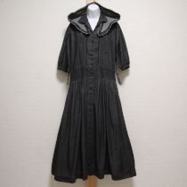 黒フード付きデニムワンピース
