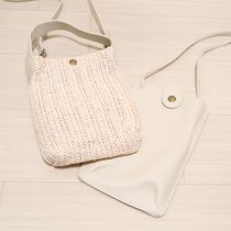 ベージュ系スマホポシェット