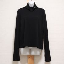 黒フラワーモチーフ付きハイネックカットソー【4(11号)】
