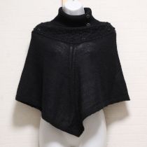 黒タートルネックニットケープ
