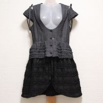 黒オールドデニム×ローンフリルロングベスト