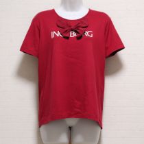 赤リボン付きTシャツ