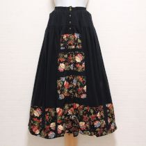黒ジャム瓶パッチカットソースカート