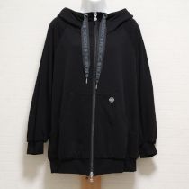 黒ロゴリボン使いスウェットパーカー