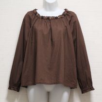 こげ茶花モチーフ付きローンスモックブラウス