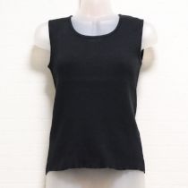 黒ロゴ刺繍ノースリコットンリブニット