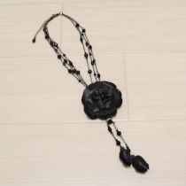 黒カメリア付き2WAYネックレス