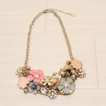 花モチーフネックレス