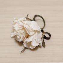 白系薔薇コサージュリング