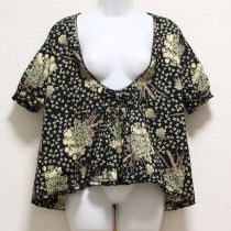 黒白つめ草ブーケタブリエブラウス