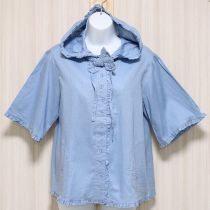 ブルー刺繍入りフード付きブラウス