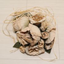 ベージュ薔薇ブーケ藁付きコサージュ