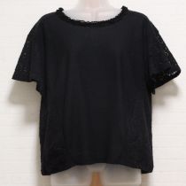 黒フラワーレース使いカットソー