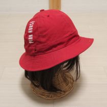赤ロゴ入りメトロ帽