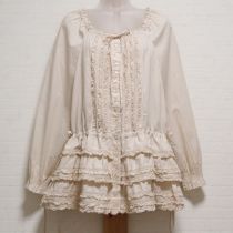 ベージュ裾段々フリルローンチュニック