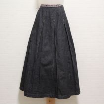 黒セルヴィッチデニムボックスプリーツスカート