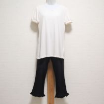 生成×黒サテンリボン付きカットソーチュニック&裾フリルレギンス