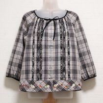 黒系オリチェ苺刺繍ブラウス