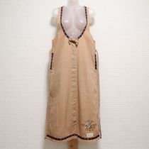 ベージュ宝石くま刺繍ジャンパースカート