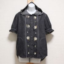 黒白つめ草ブーケ刺繍ブラウス