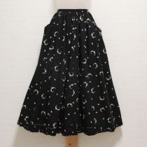 黒リース柄後ろ開きスカート