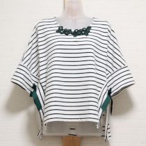 グリーン×白花モチーフ付きボーダーカットソー