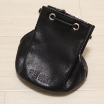 黒ロゴ入り革巾着