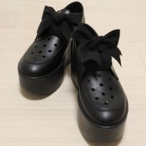 黒厚底シューズ