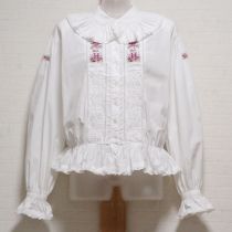 白ロゴ刺繍挟みレースブラウス