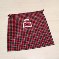 赤系チェックワッペン付き巾着