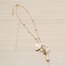 ゴールド薔薇×ドロップパールチャームネックレス