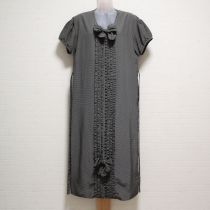 黒ドットくるみボタンリボンワンピース