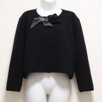 黒リボン使いニットカーディガン