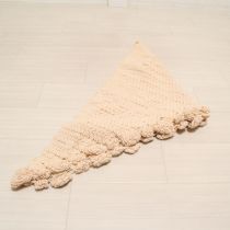 クリーム花モチーフ柄編み三角ストール