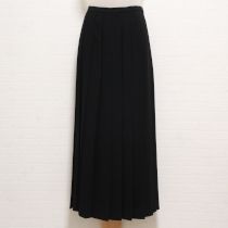黒ジョーゼットプリーツスカート